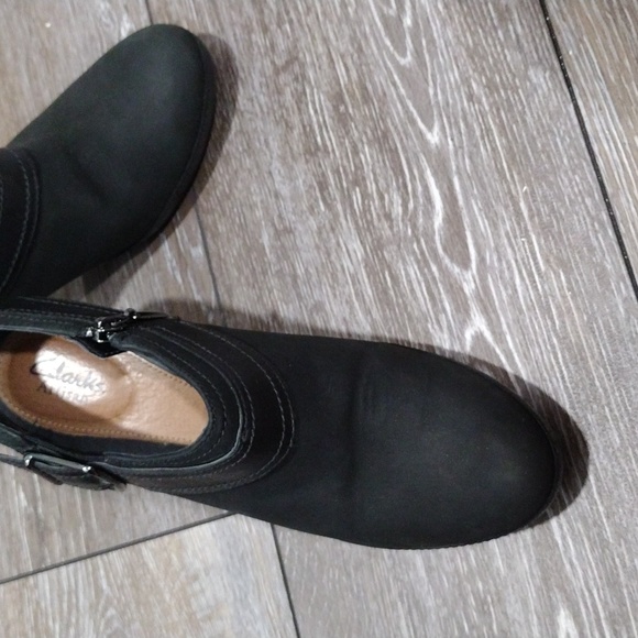 Clarks Artisan black leather zip ankle boots. Size 8. Mint condition - Picture 11 of 12